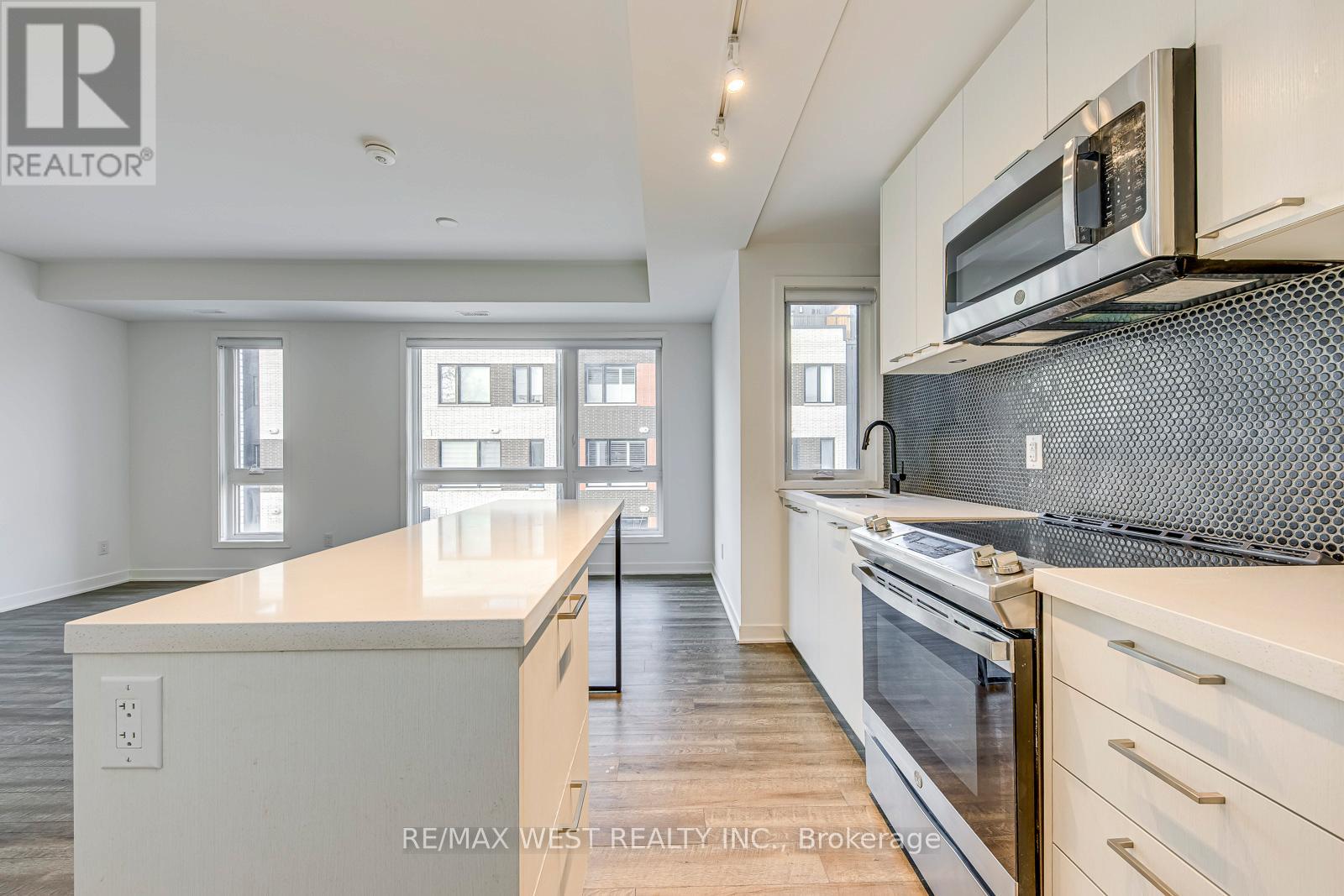 11 - 30 Ed Clark Gardens Boulevard, Toronto, Ontario  M6N 0B5 - Photo 3 - W12627412