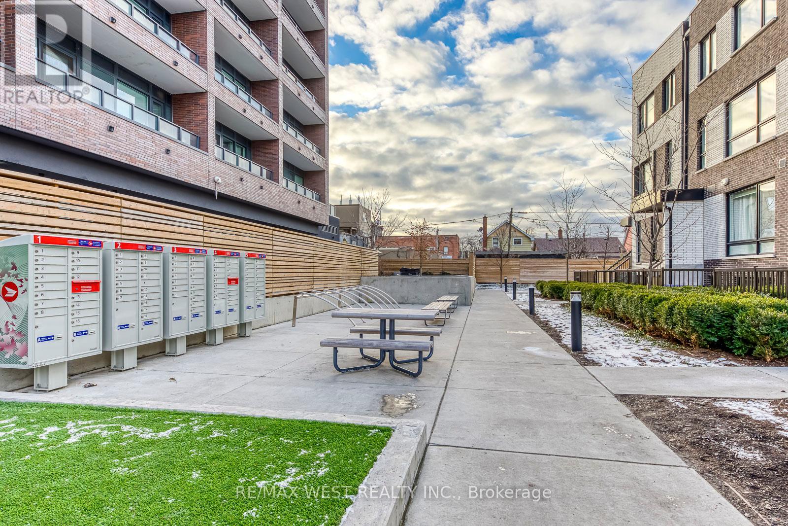 11 - 30 Ed Clark Gardens Boulevard, Toronto, Ontario  M6N 0B5 - Photo 38 - W12627412