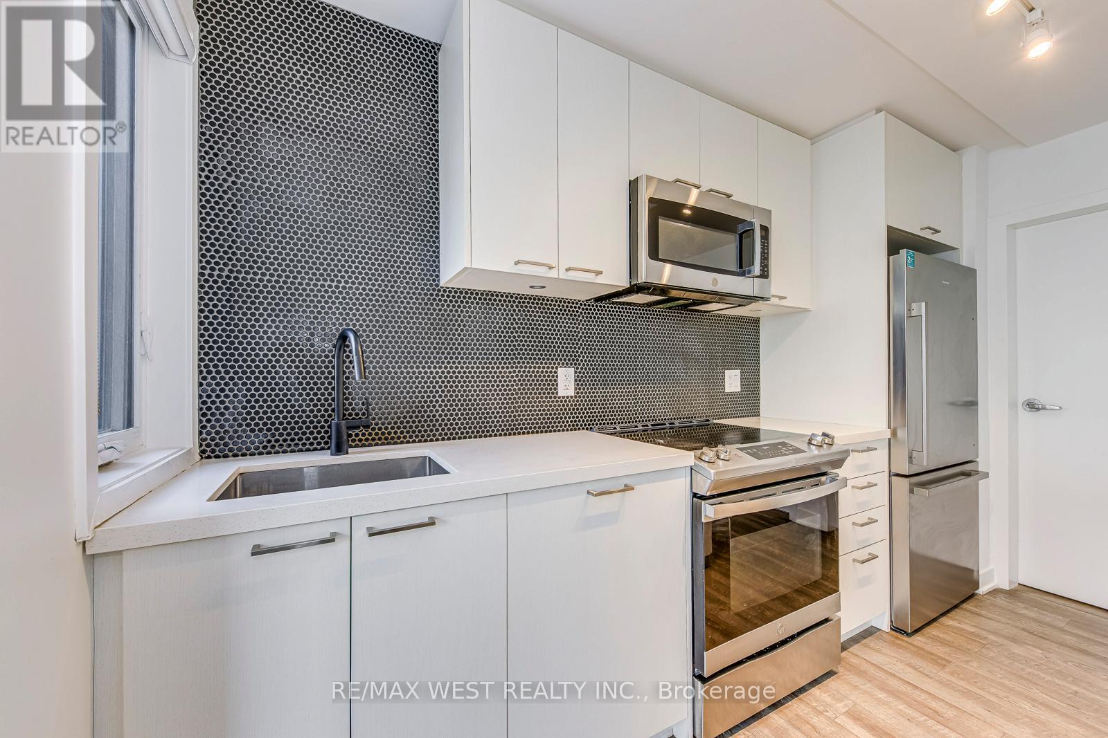 11 - 30 Ed Clark Gardens Boulevard, Toronto, Ontario  M6N 0B5 - Photo 4 - W12627412