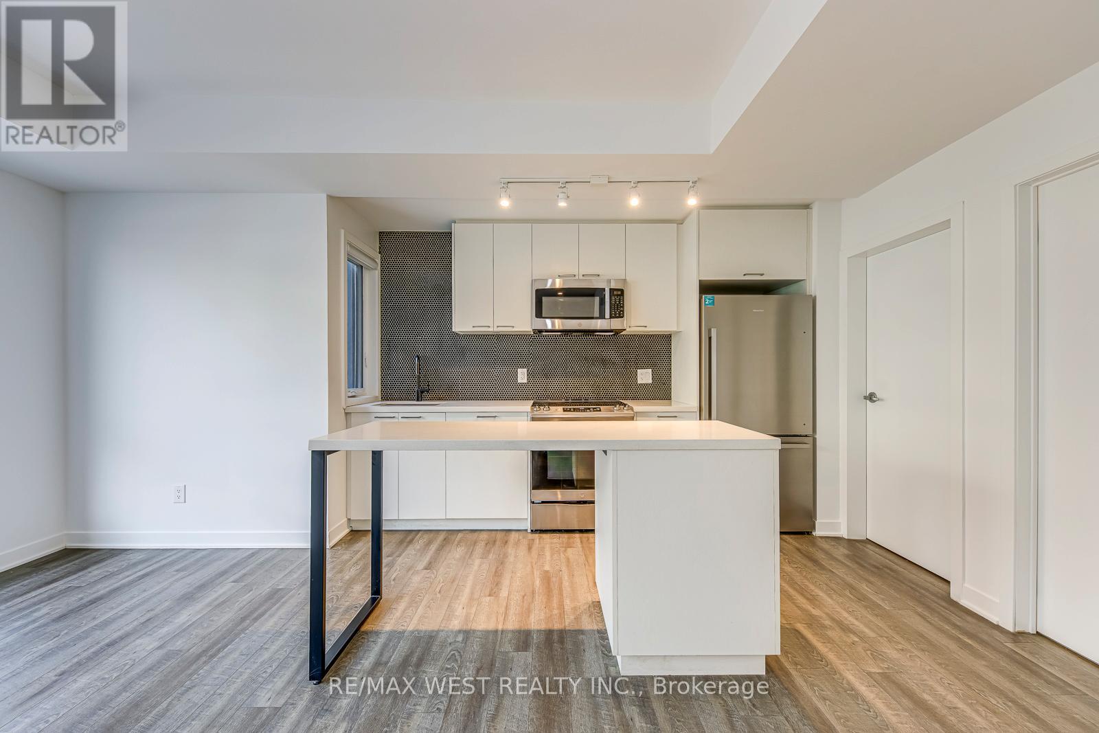 11 - 30 Ed Clark Gardens Boulevard, Toronto, Ontario  M6N 0B5 - Photo 6 - W12627412