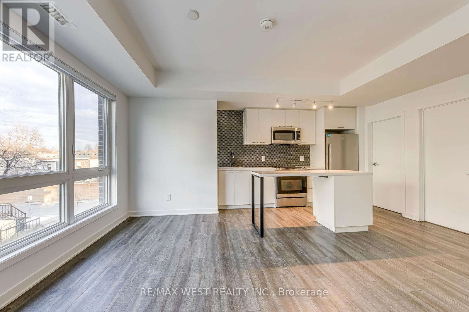 11 - 30 Ed Clark Gardens Boulevard, Toronto, Ontario  M6N 0B5 - Photo 7 - W12627412