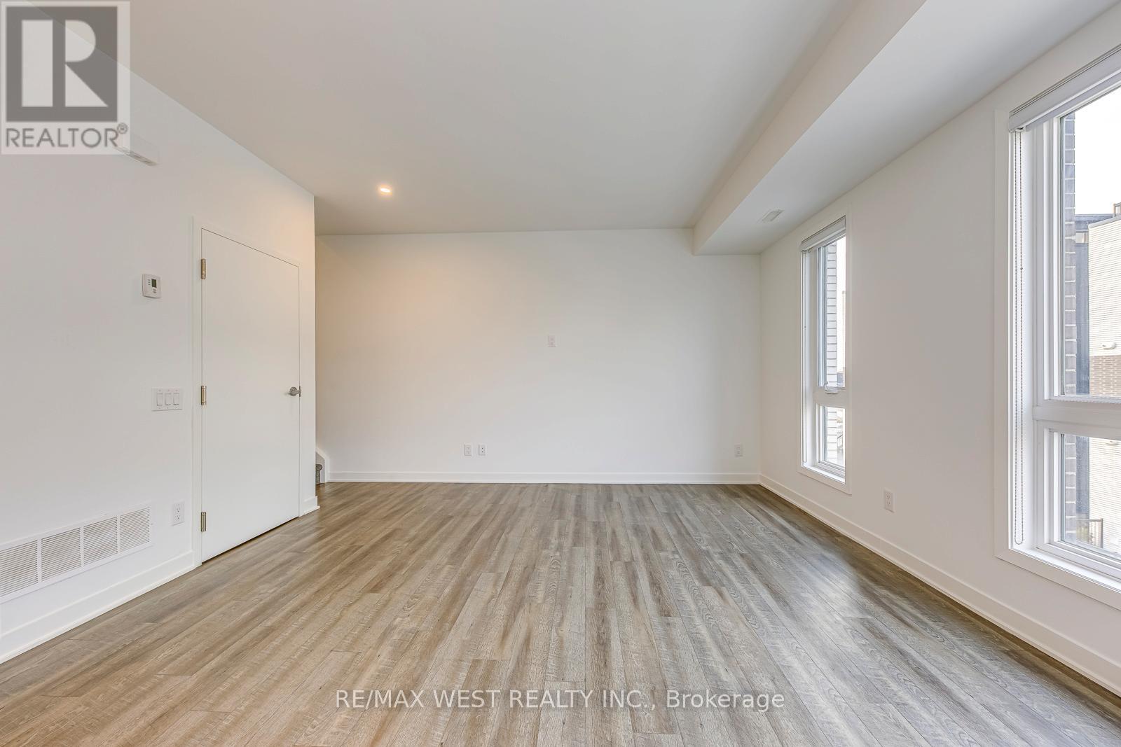 11 - 30 Ed Clark Gardens Boulevard, Toronto, Ontario  M6N 0B5 - Photo 8 - W12627412