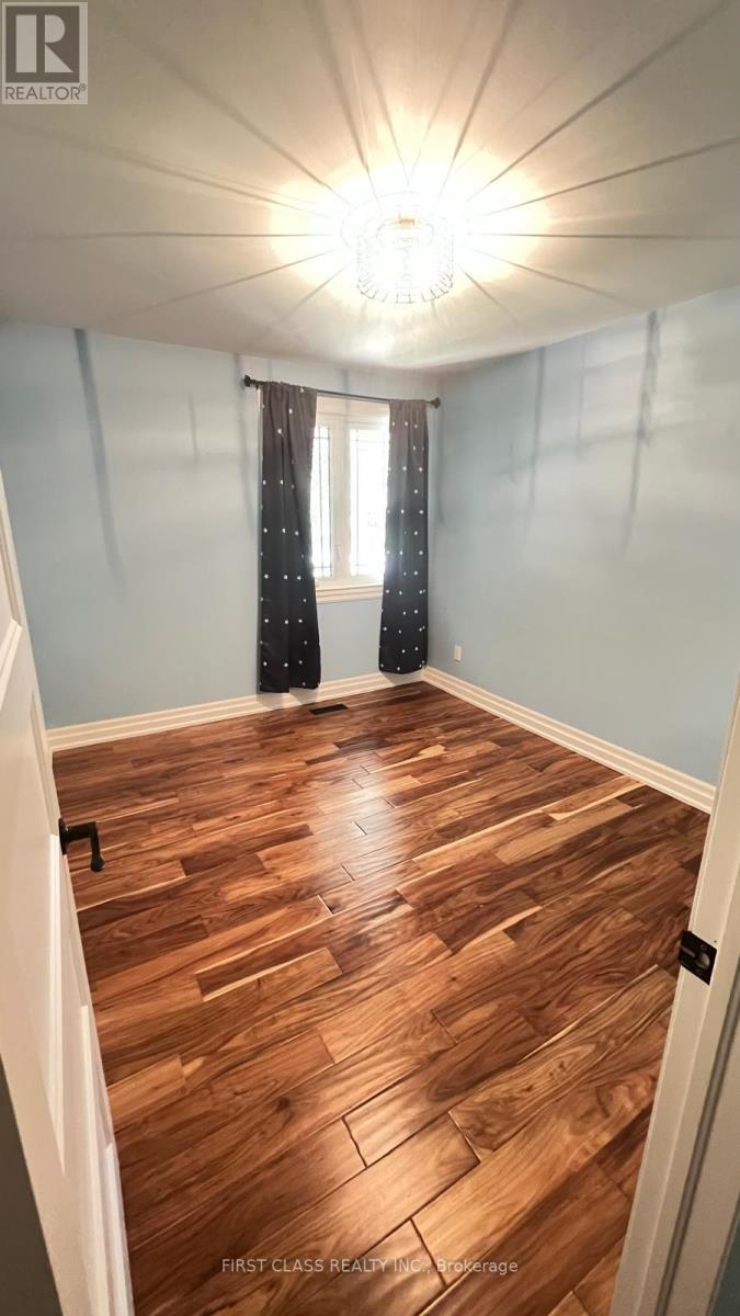 Main Floor - 3082 Lindenlea Drive, Mississauga, Ontario L5C 2C2 - Photo 10 - W12627462