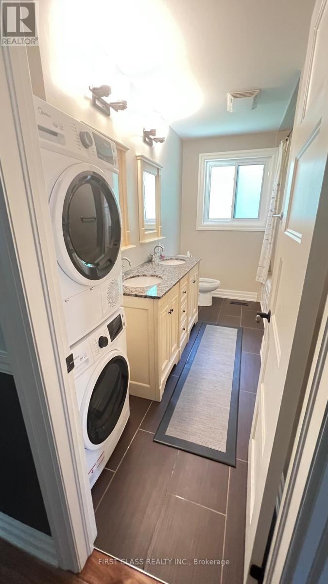 Main Floor - 3082 Lindenlea Drive, Mississauga, Ontario L5C 2C2 - Photo 11 - W12627462