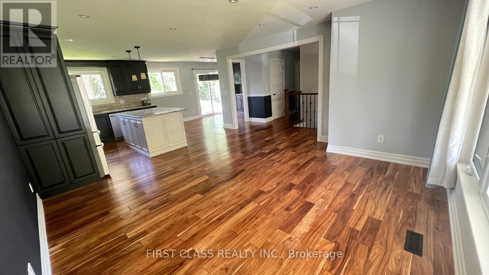 Main Floor - 3082 Lindenlea Drive, Mississauga, Ontario L5C 2C2 - Photo 3 - W12627462