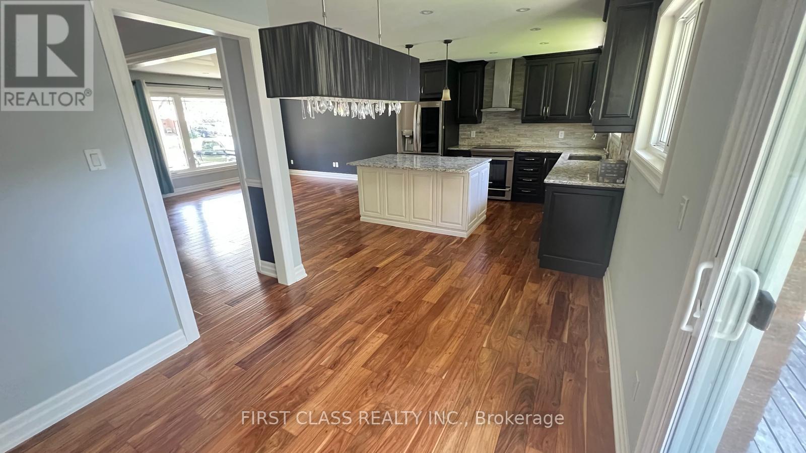 Main Floor - 3082 Lindenlea Drive, Mississauga, Ontario L5C 2C2 - Photo 4 - W12627462