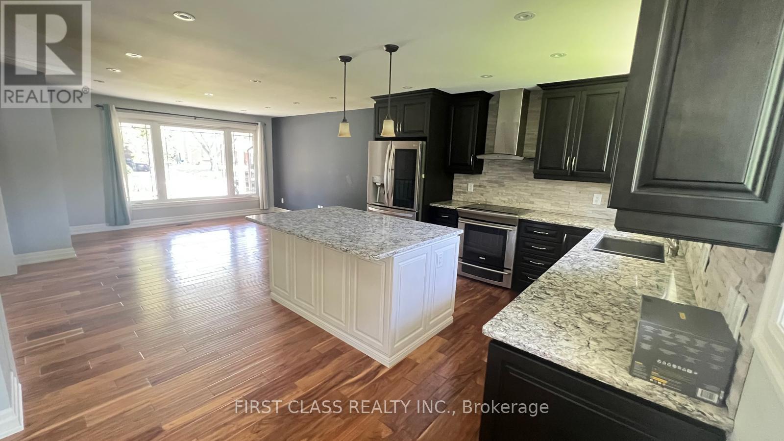 Main Floor - 3082 Lindenlea Drive, Mississauga, Ontario L5C 2C2 - Photo 5 - W12627462