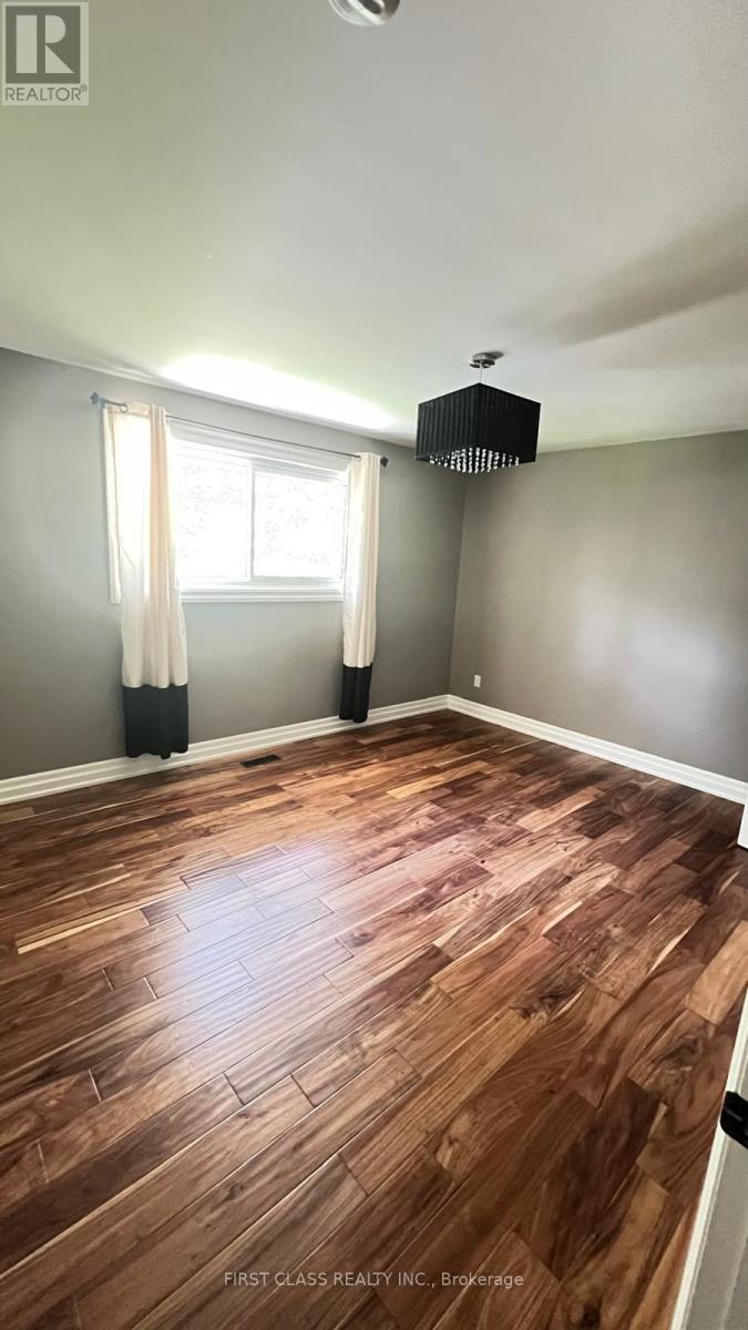 Main Floor - 3082 Lindenlea Drive, Mississauga, Ontario L5C 2C2 - Photo 9 - W12627462