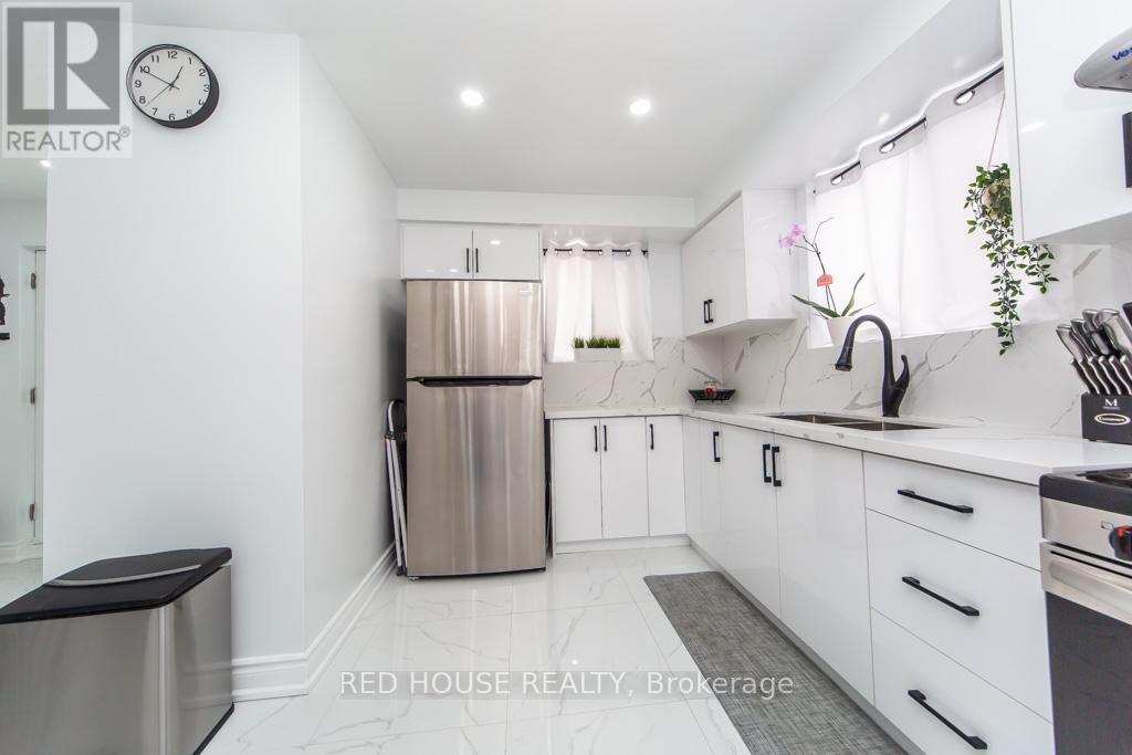 2 - 87 Irwin Road, Toronto, Ontario  M9W 5W1 - Photo 8 - W12627494