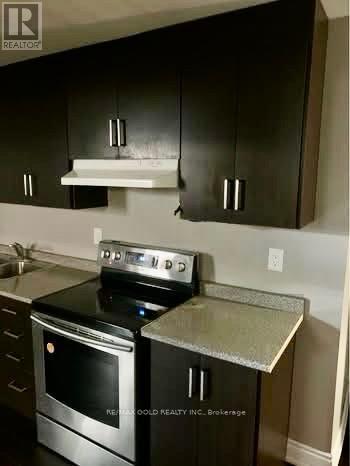 5 Lockport Crescent, Brampton, Ontario L6P 3X8 - Photo 4 - W12627516