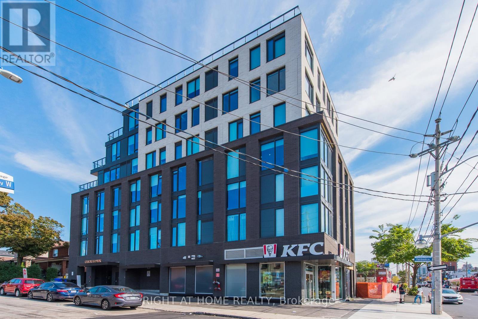 701 - 7 Fairbank Avenue W, Toronto, Ontario  M6E 3Y5 - Photo 2 - W12627524