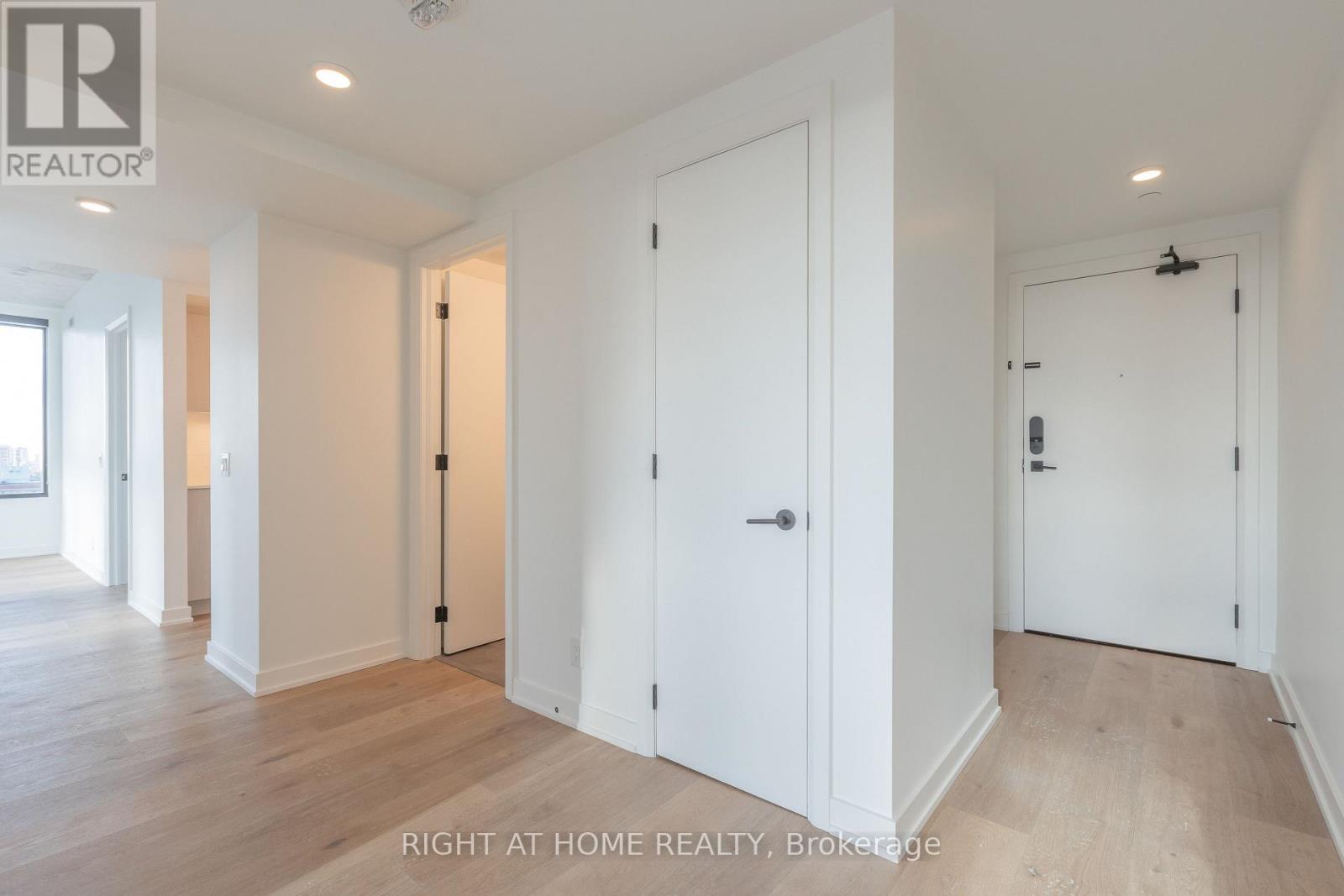 701 - 7 Fairbank Avenue W, Toronto, Ontario  M6E 3Y5 - Photo 6 - W12627524