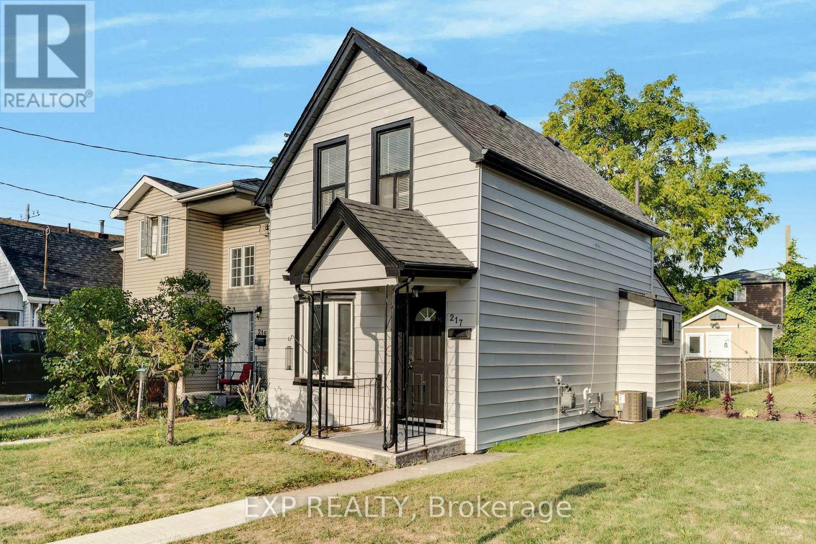 217 Fairfield Avenue, Hamilton, Ontario  L8H 5H5 - Photo 1 - X12627384