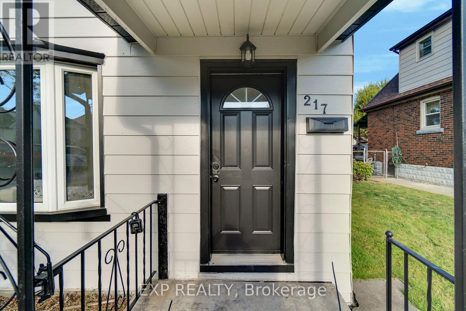 217 Fairfield Avenue, Hamilton, Ontario  L8H 5H5 - Photo 2 - X12627384