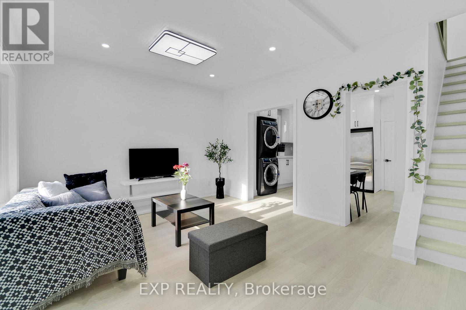 217 Fairfield Avenue, Hamilton, Ontario  L8H 5H5 - Photo 3 - X12627384