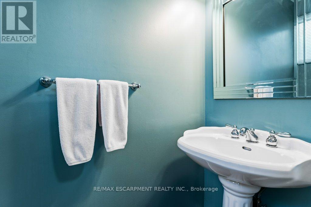 188 Napoli Court, Hamilton, Ontario  L9C 7A2 - Photo 10 - X12627402