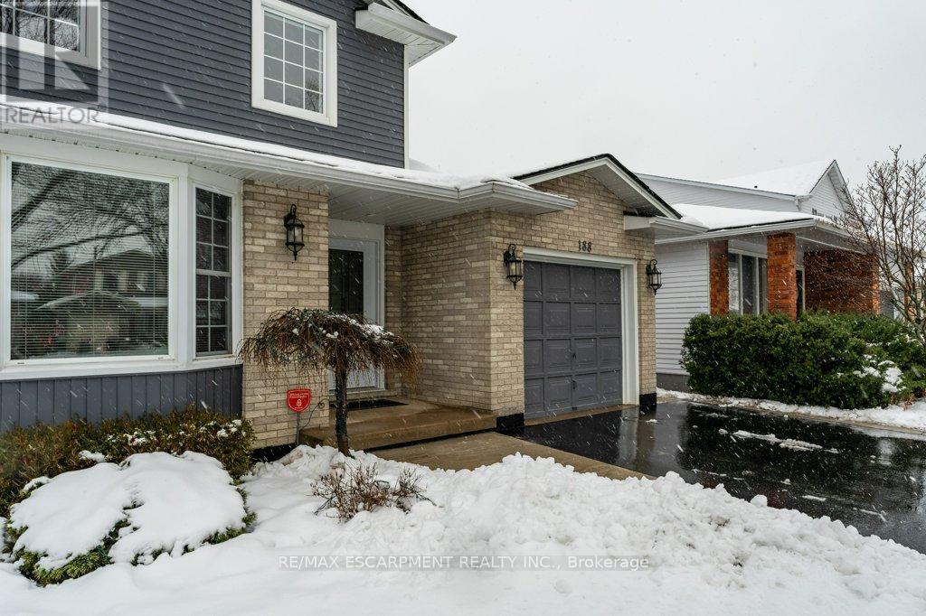 188 Napoli Court, Hamilton, Ontario  L9C 7A2 - Photo 3 - X12627402