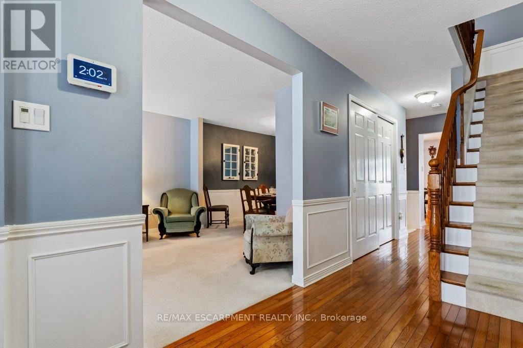 188 Napoli Court, Hamilton, Ontario  L9C 7A2 - Photo 5 - X12627402