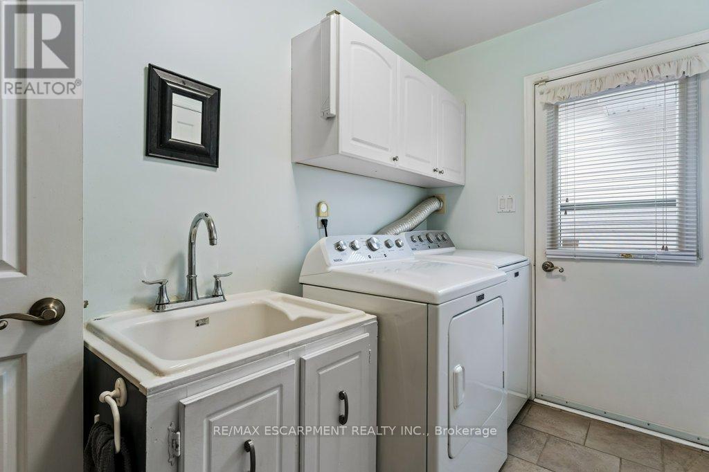 188 Napoli Court, Hamilton, Ontario  L9C 7A2 - Photo 9 - X12627402