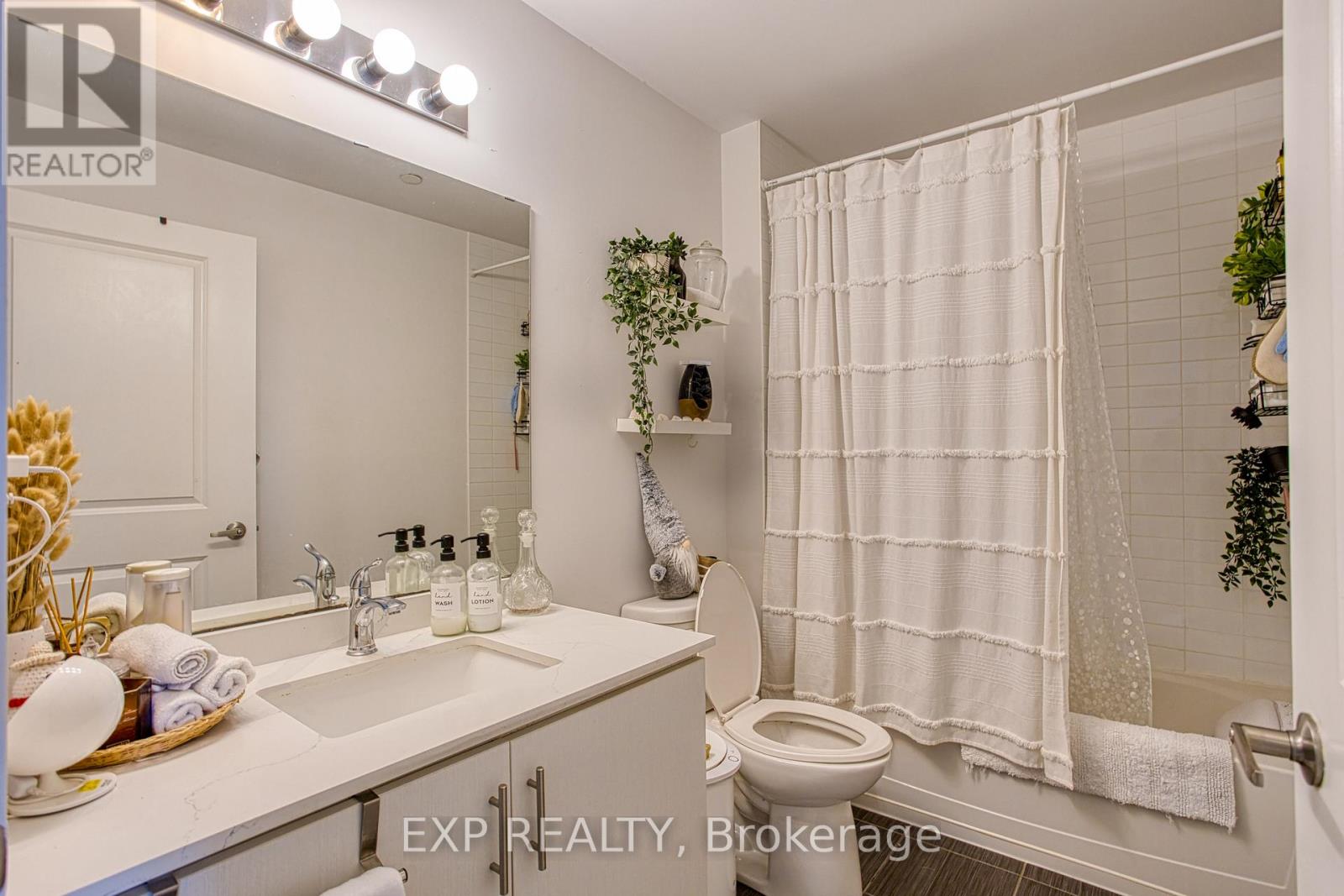 130 - 35 Southshore Crescent, Hamilton (Lakeshore), Ontario  L8E 0J2 - Photo 11 - X12627532