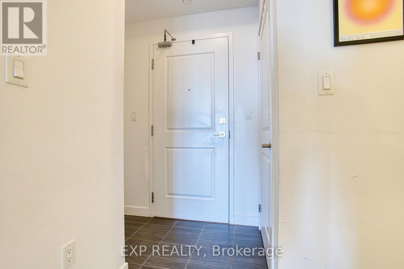 130 - 35 Southshore Crescent, Hamilton (Lakeshore), Ontario  L8E 0J2 - Photo 3 - X12627532