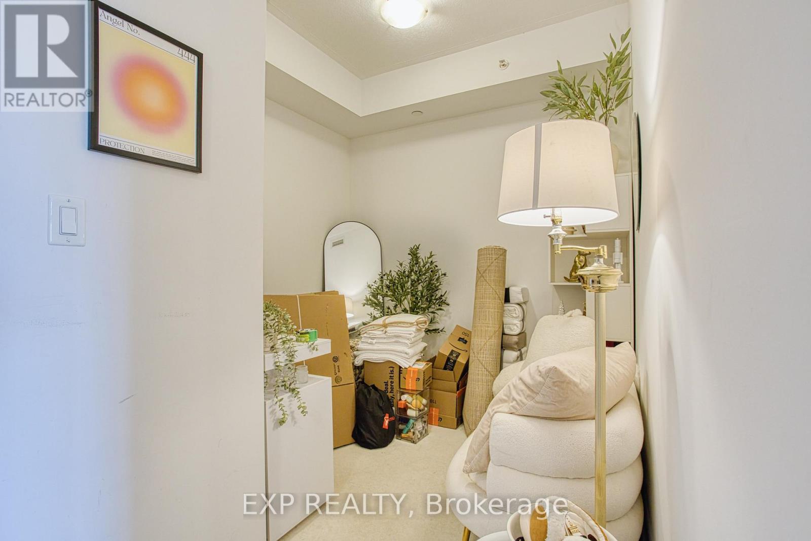 130 - 35 Southshore Crescent, Hamilton (Lakeshore), Ontario  L8E 0J2 - Photo 4 - X12627532