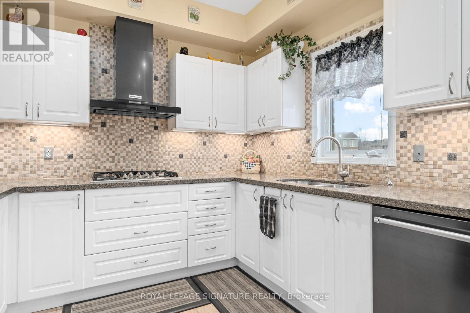 687 Twain Avenue, Mississauga, Ontario  L5W 1K7 - Photo 15 - W12627186