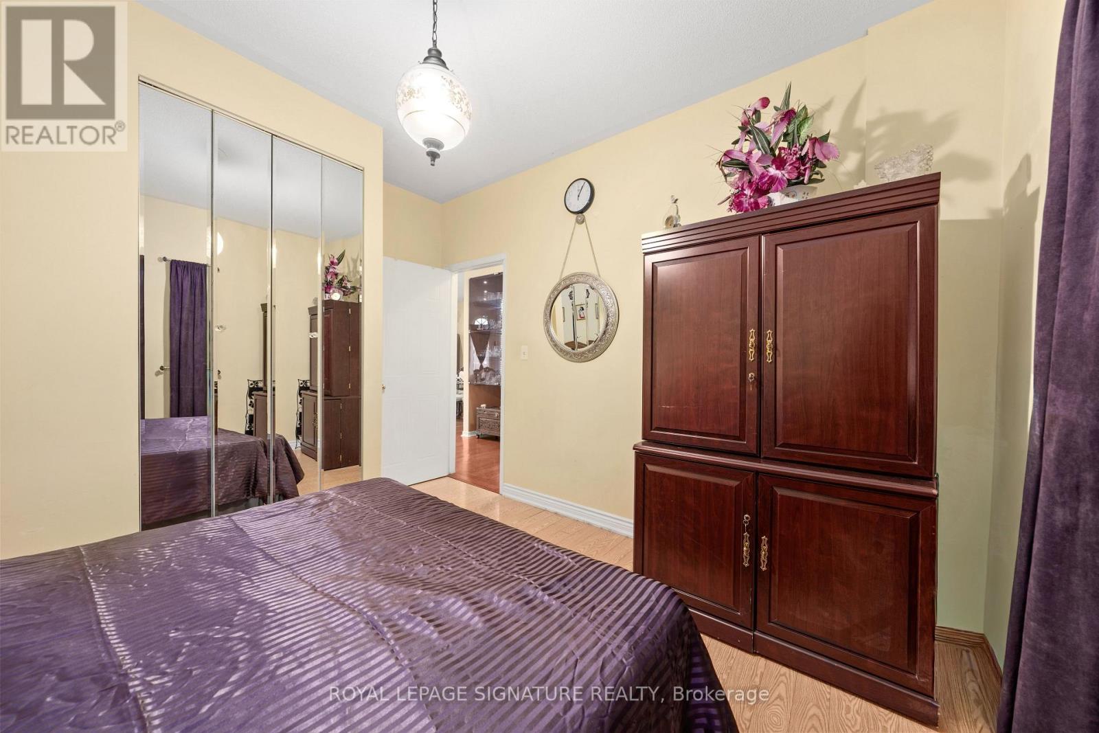 687 Twain Avenue, Mississauga, Ontario  L5W 1K7 - Photo 22 - W12627186