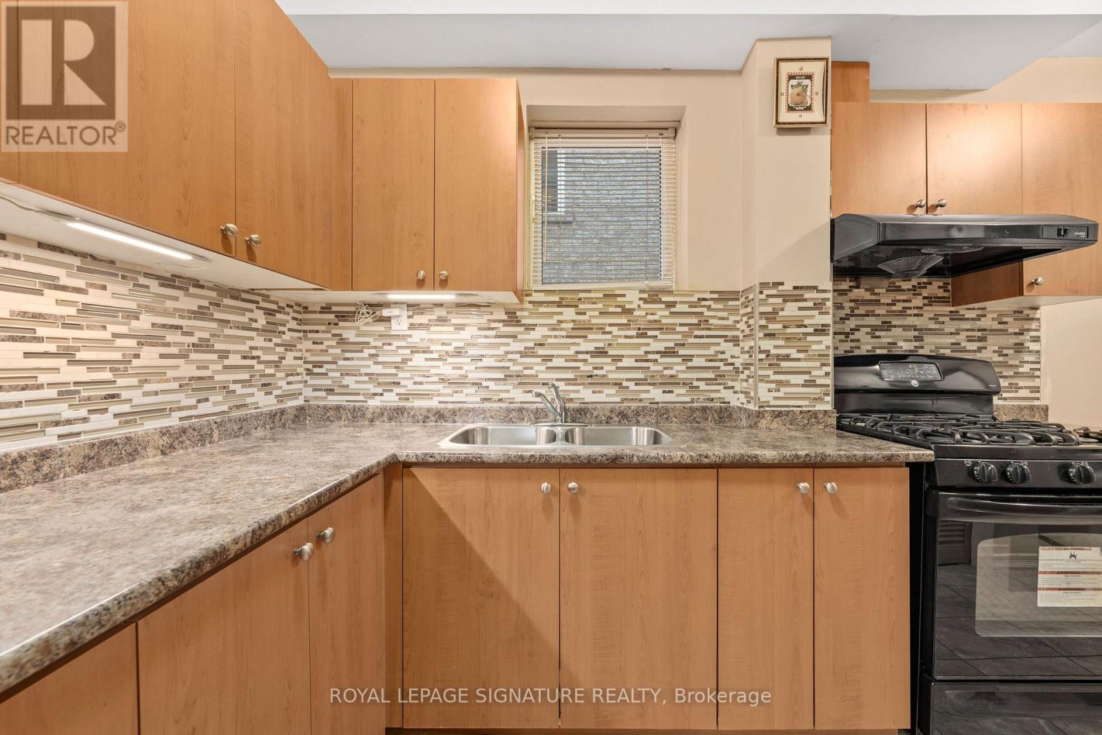 687 Twain Avenue, Mississauga, Ontario  L5W 1K7 - Photo 28 - W12627186