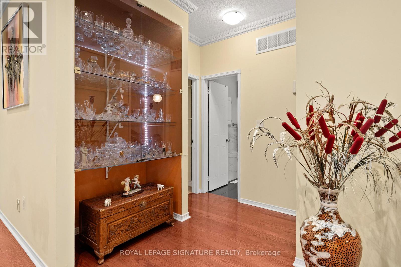 687 Twain Avenue, Mississauga, Ontario  L5W 1K7 - Photo 23 - W12627186