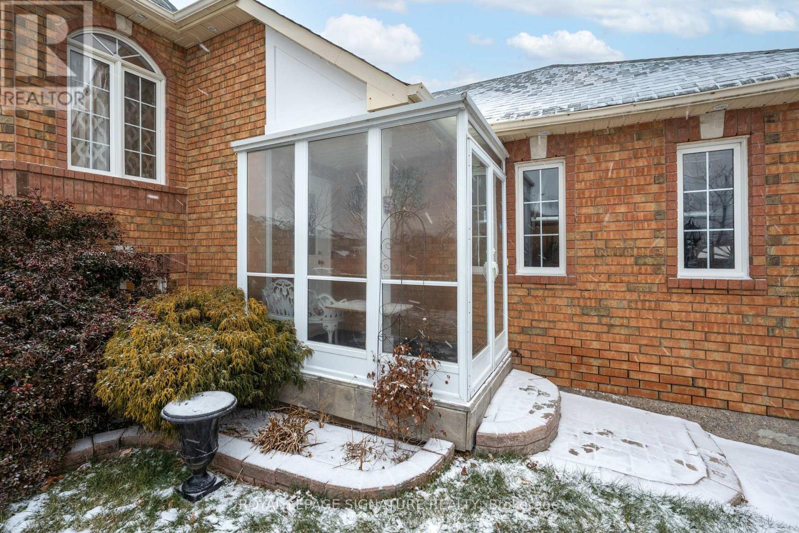 687 Twain Avenue, Mississauga, Ontario  L5W 1K7 - Photo 37 - W12627186