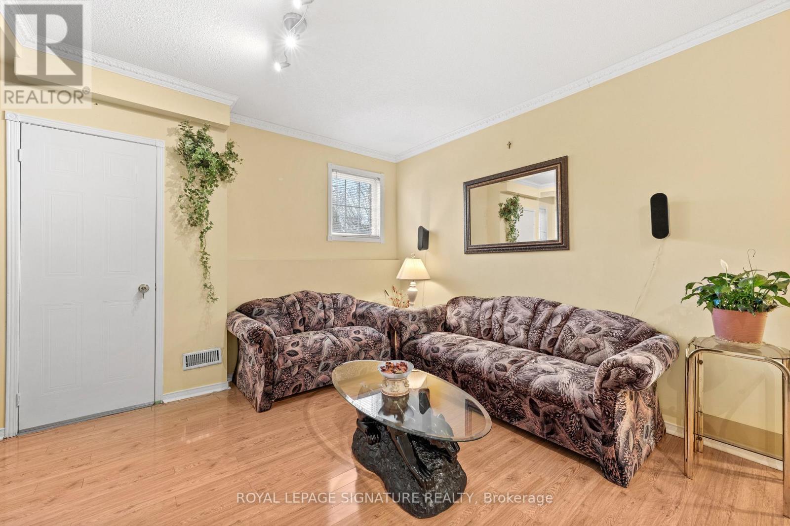 687 Twain Avenue, Mississauga, Ontario  L5W 1K7 - Photo 25 - W12627186