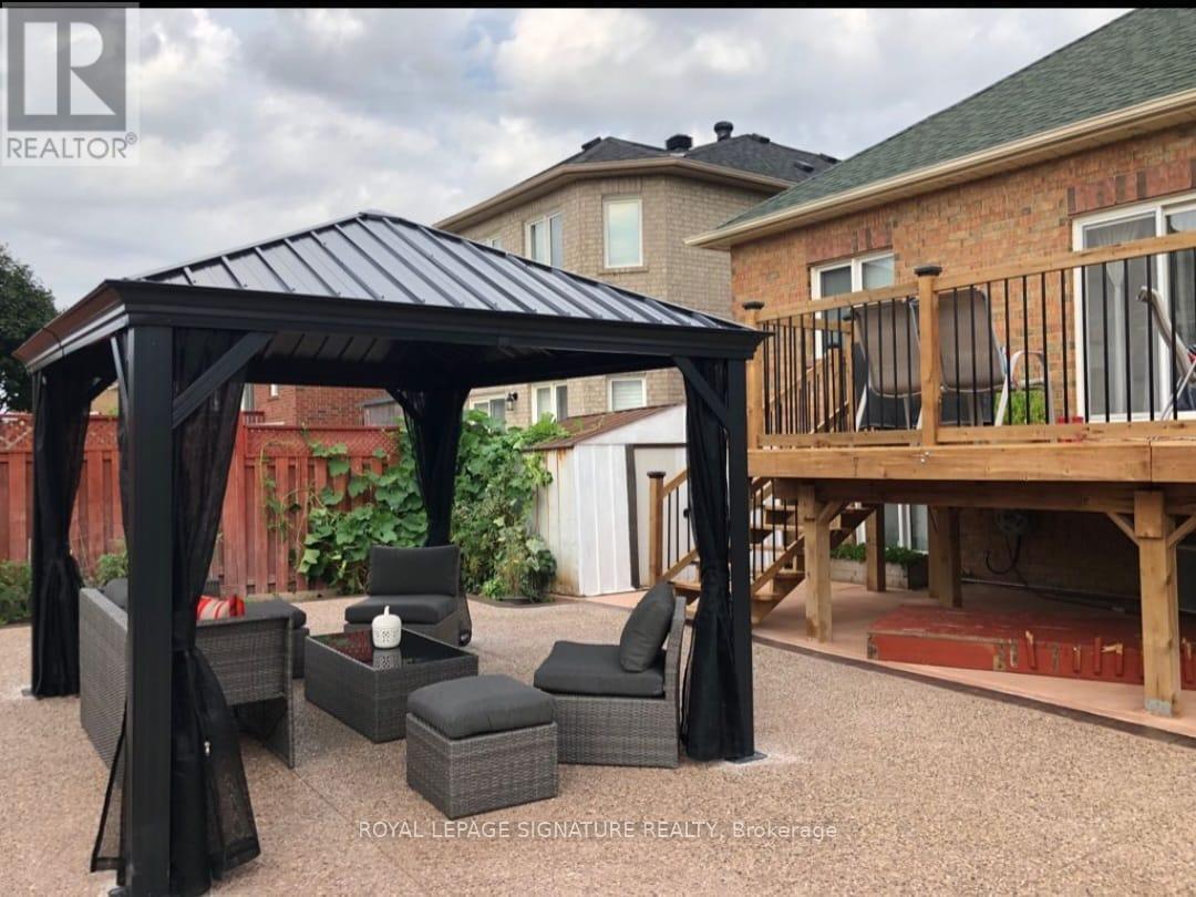 687 Twain Avenue, Mississauga, Ontario  L5W 1K7 - Photo 44 - W12627186