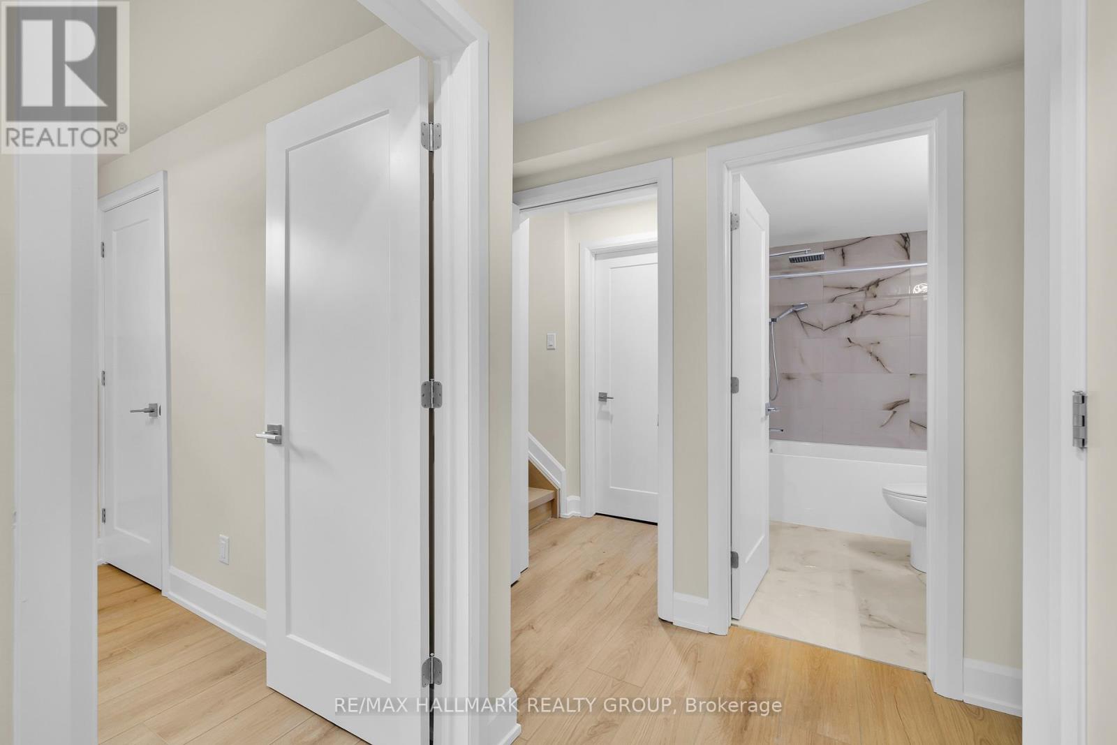 505 Dawson - B Avenue, Ottawa, Ontario K1Z 5V6 - Photo 2 - X12627592