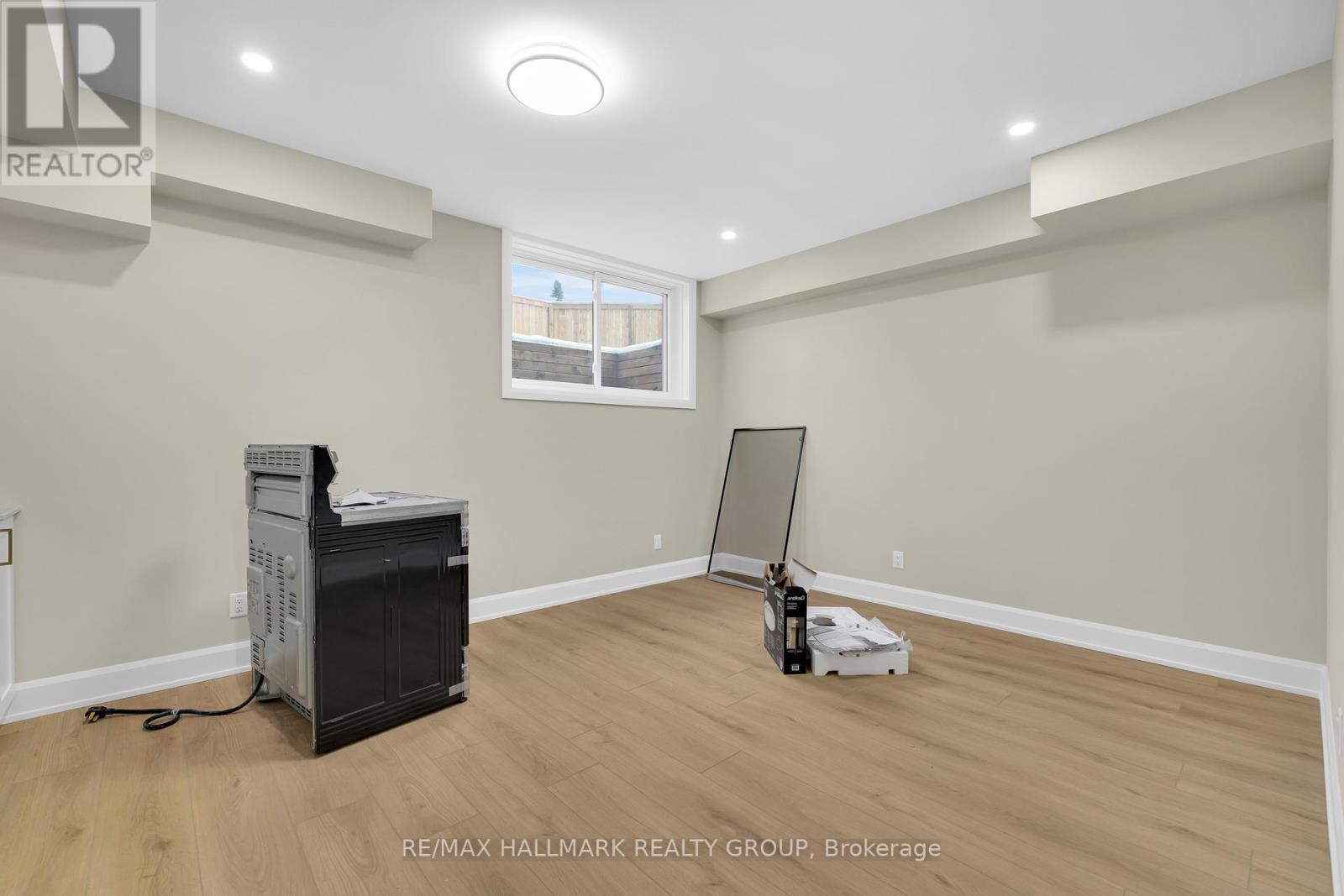 505 Dawson - B Avenue, Ottawa, Ontario K1Z 5V6 - Photo 3 - X12627592