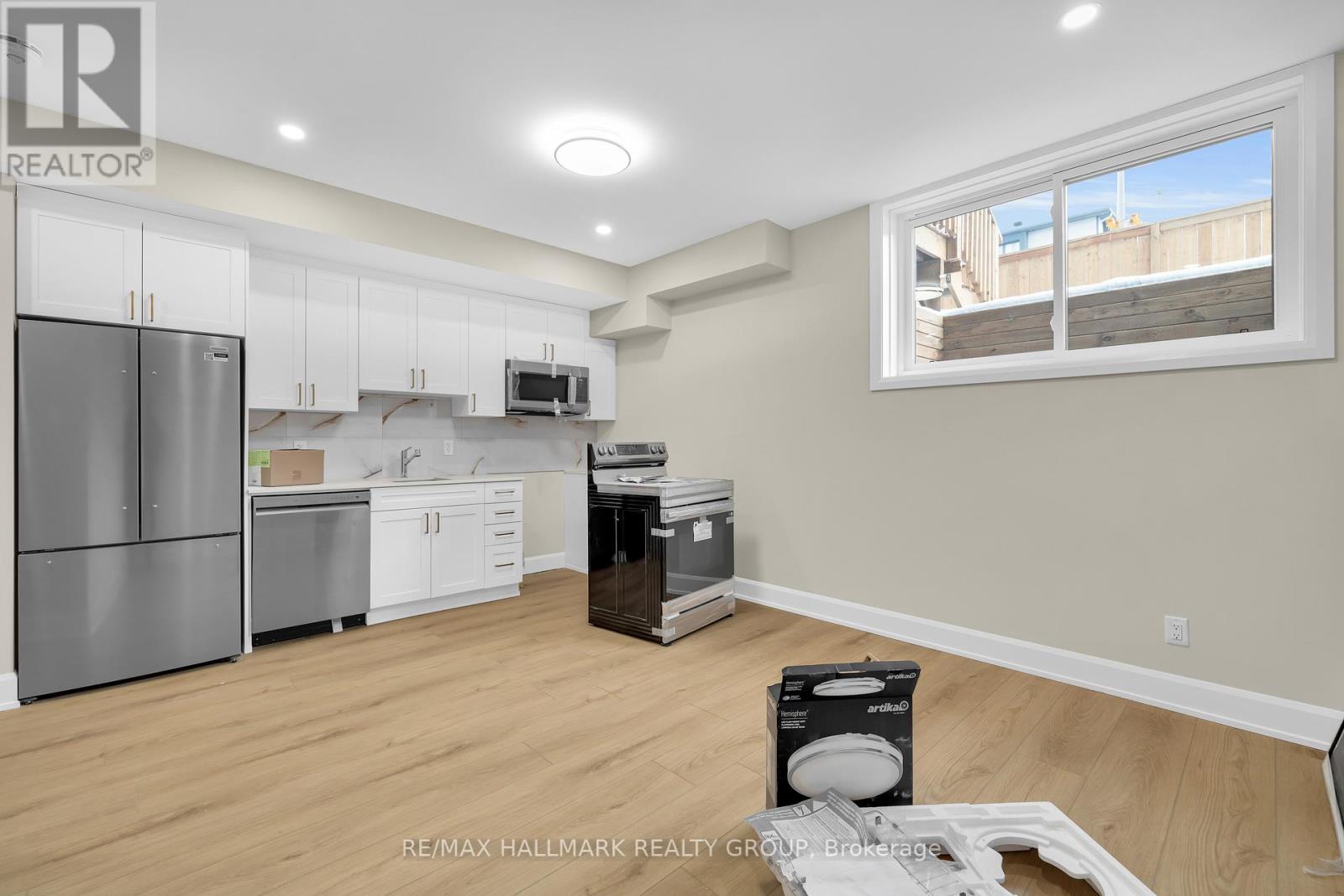 505 Dawson - B Avenue, Ottawa, Ontario K1Z 5V6 - Photo 4 - X12627592