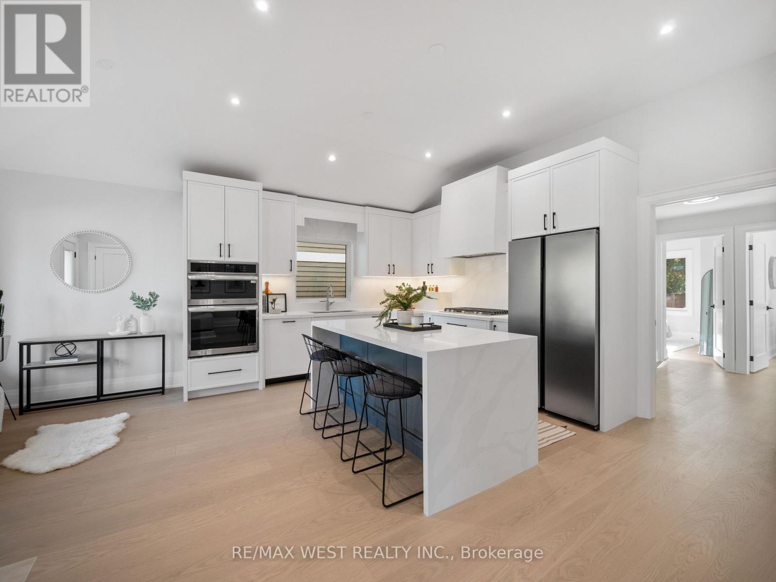 24 Appledale Road, Toronto, Ontario  M9B 5G4 - Photo 10 - W12608156