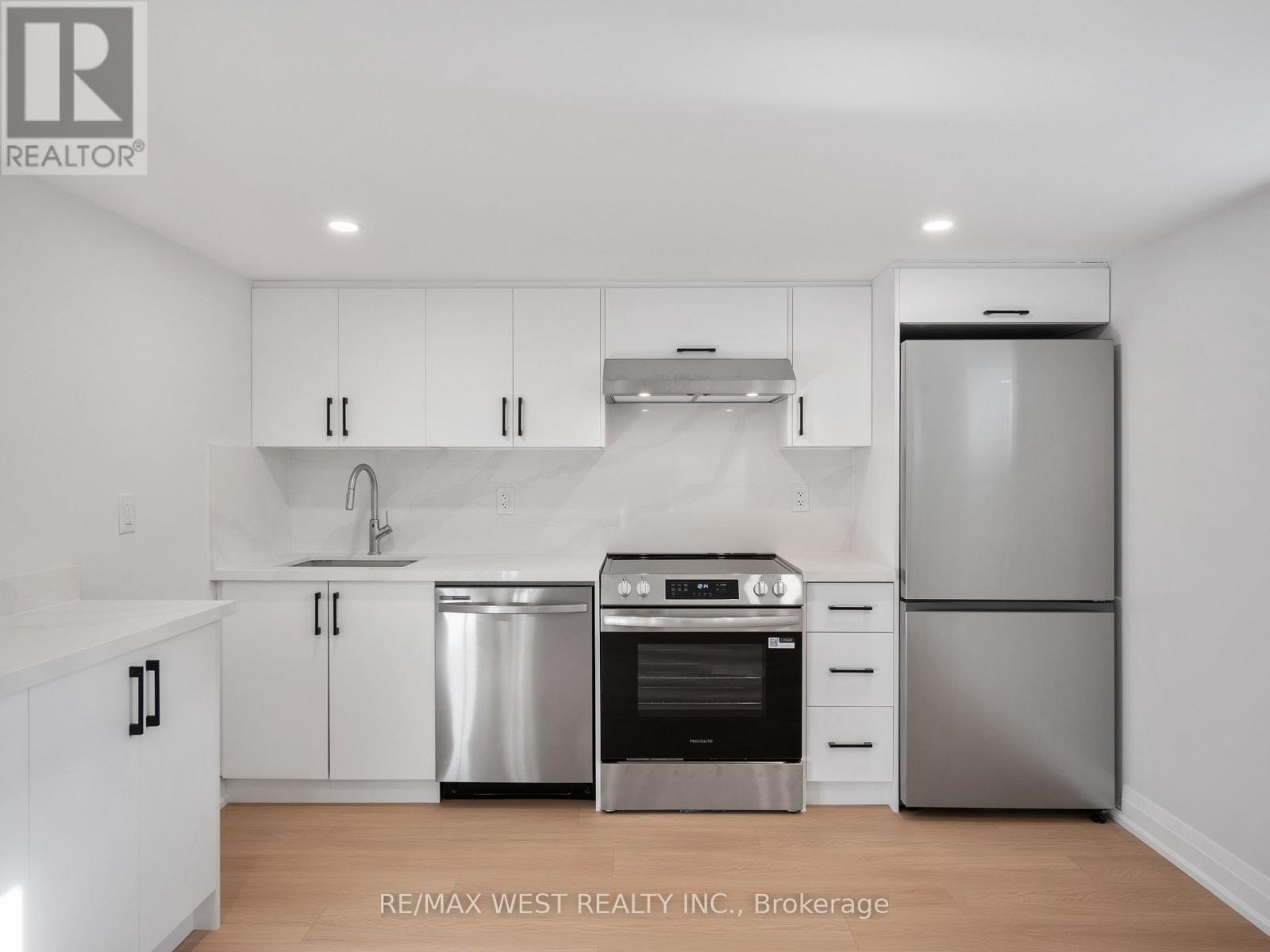 24 Appledale Road, Toronto, Ontario  M9B 5G4 - Photo 35 - W12608156