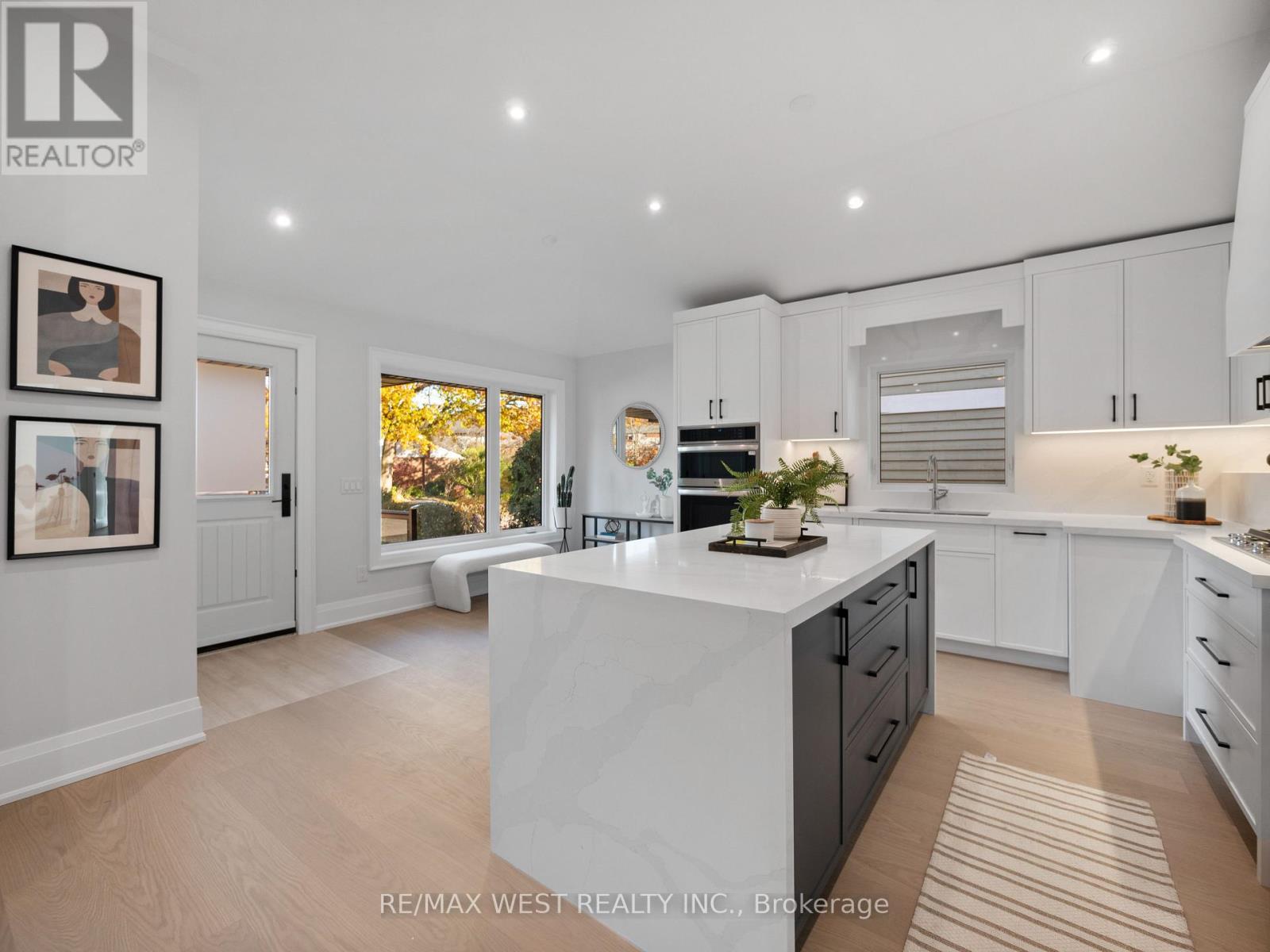 24 Appledale Road, Toronto, Ontario  M9B 5G4 - Photo 14 - W12608156