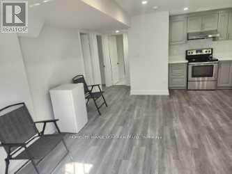 8 Benhurst Crescent, Brampton, Ontario  L7A 5A2 - Photo 3 - W12627022