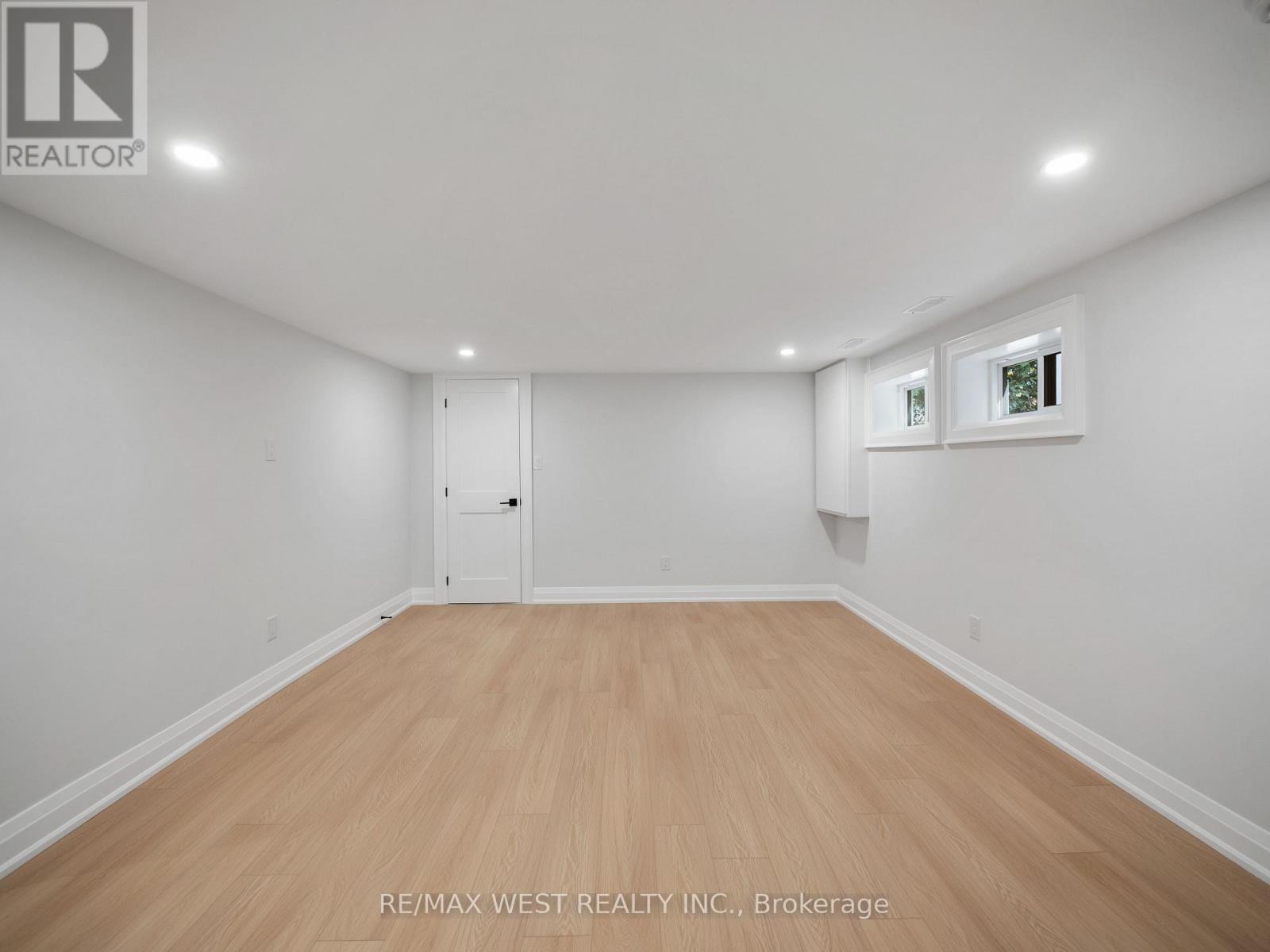 24 Appledale Road, Toronto, Ontario  M9B 5G4 - Photo 32 - W12608156