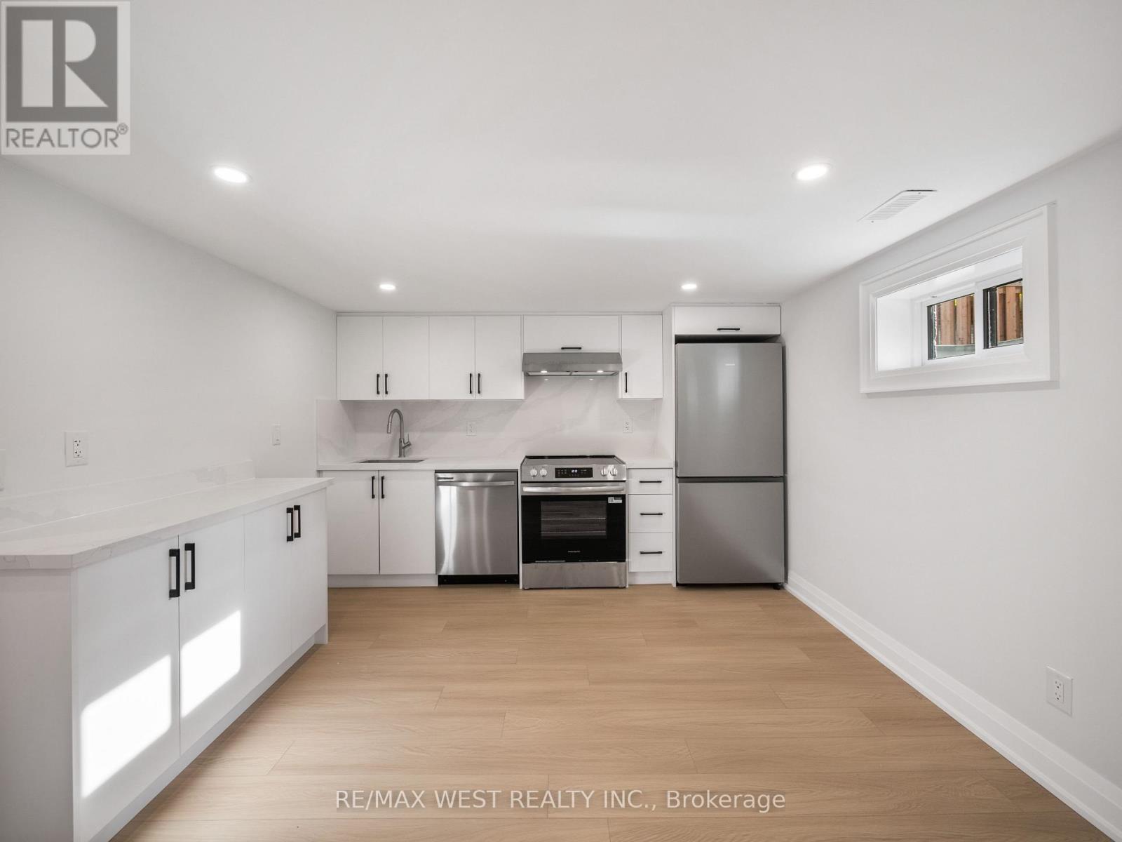 24 Appledale Road, Toronto, Ontario  M9B 5G4 - Photo 33 - W12608156