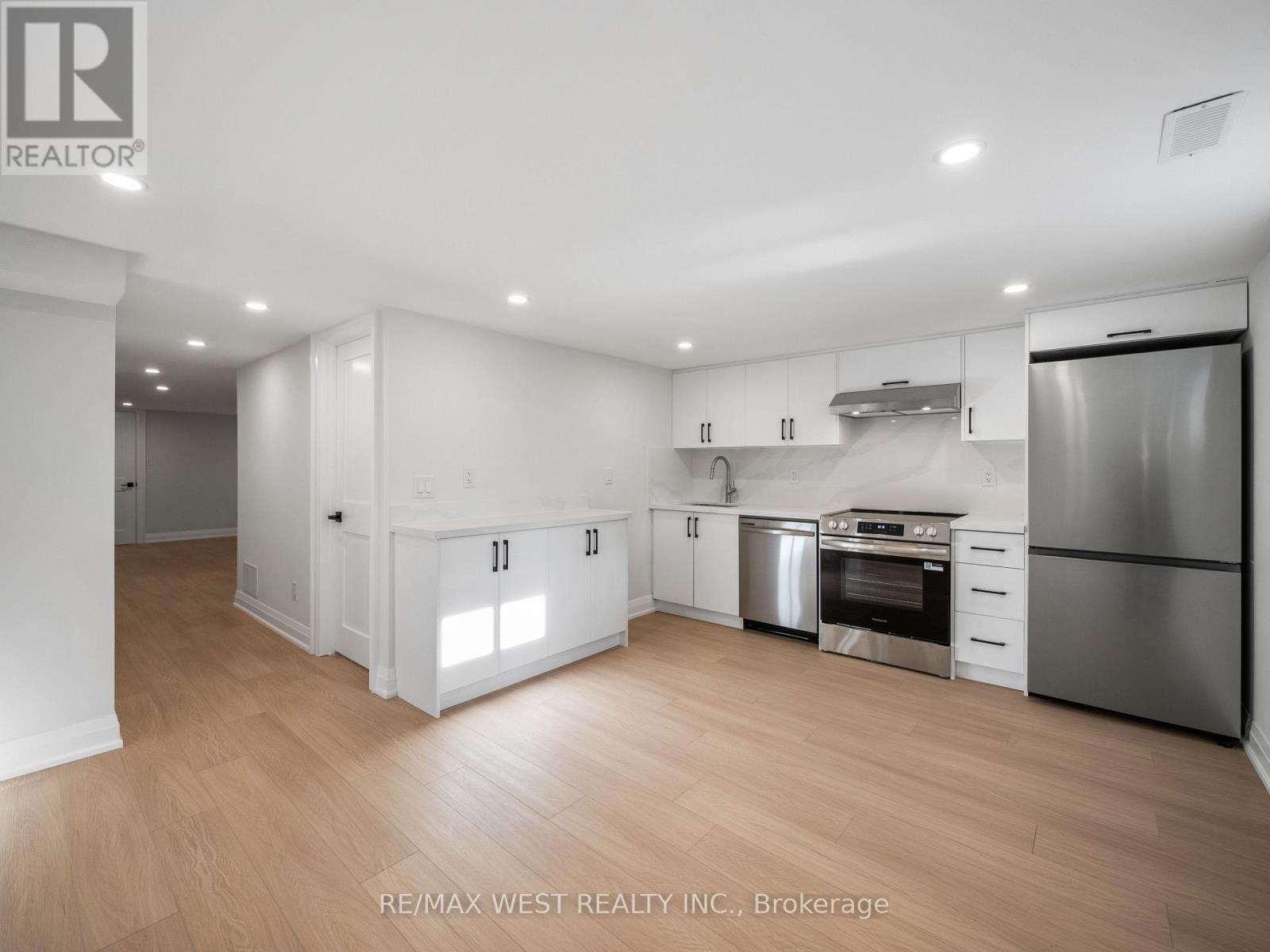 24 Appledale Road, Toronto, Ontario  M9B 5G4 - Photo 34 - W12608156