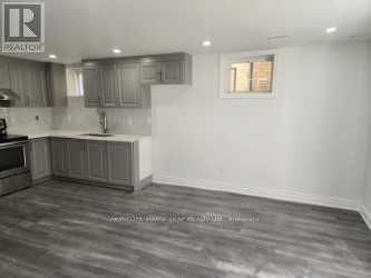 8 Benhurst Crescent, Brampton, Ontario  L7A 5A2 - Photo 2 - W12627022