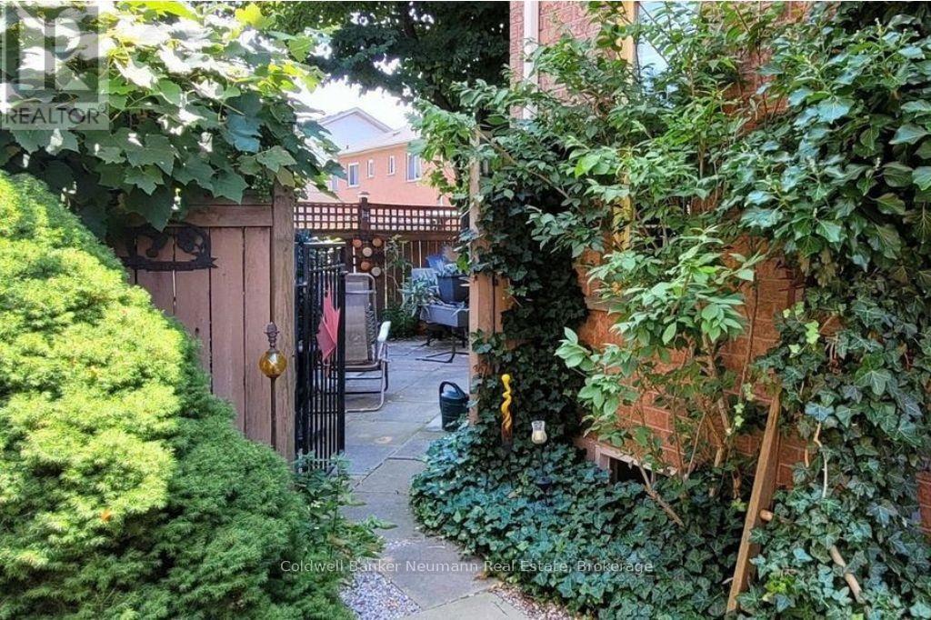 13 Pressed Brick Drive, Brampton, Ontario  L6V 4K8 - Photo 31 - W12573056