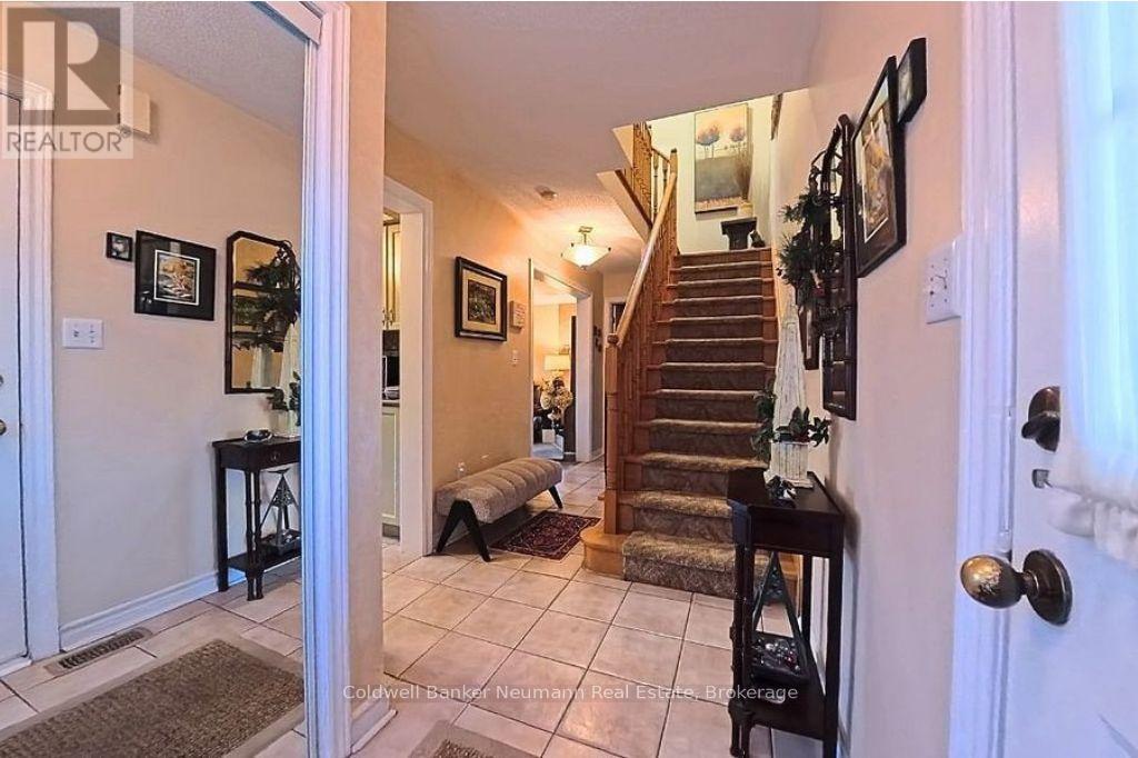 13 Pressed Brick Drive, Brampton, Ontario  L6V 4K8 - Photo 4 - W12573056