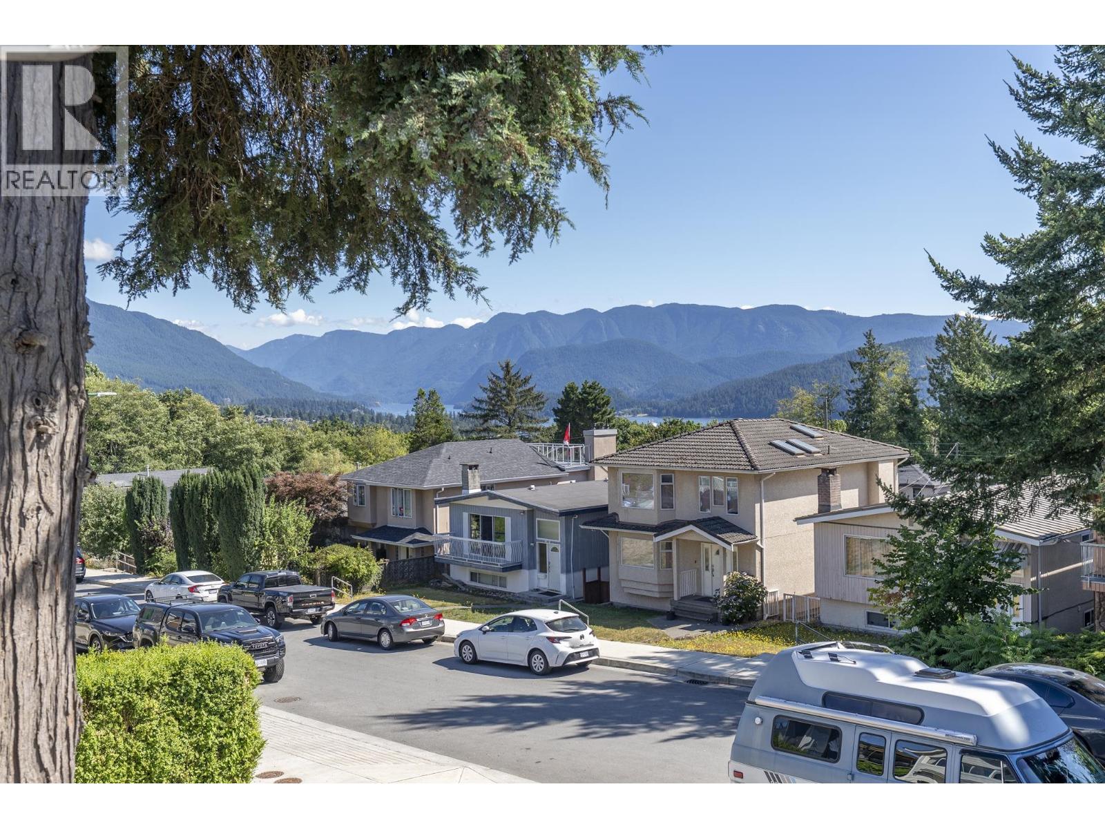 45 N Stratford Avenue, Burnaby, British Columbia V5B 1L1 - Photo 2 - R3073308