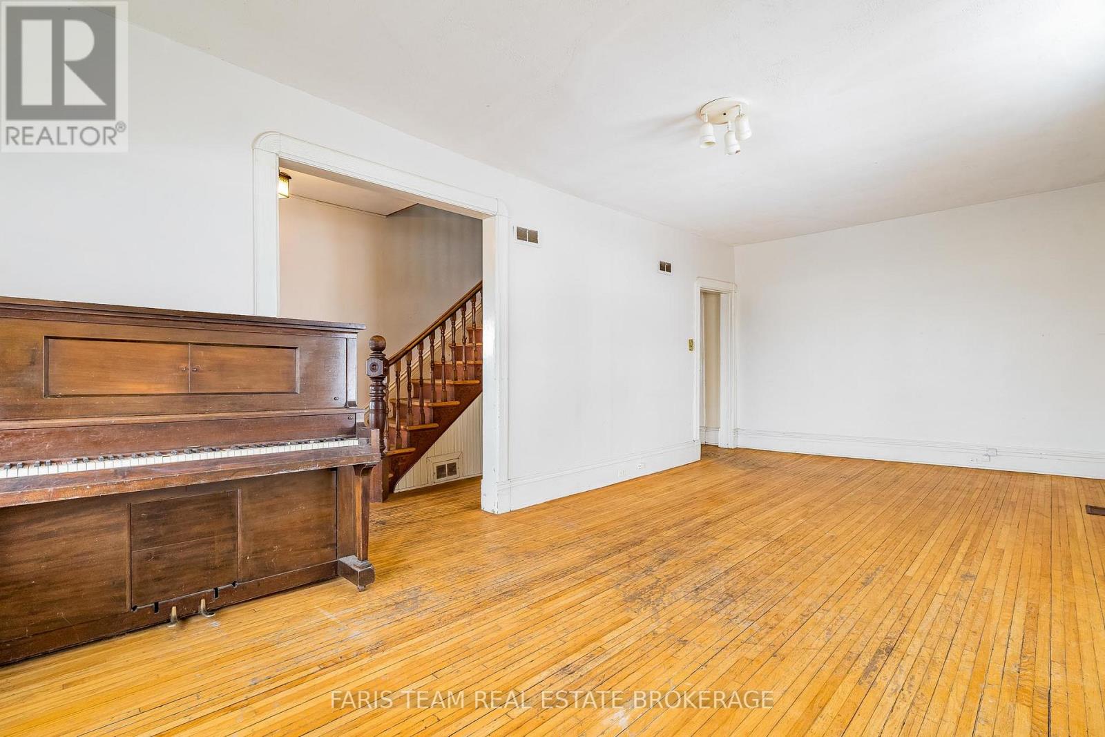 170 Kempenfelt Drive, Barrie, Ontario  L4M 1C2 - Photo 16 - S12614874