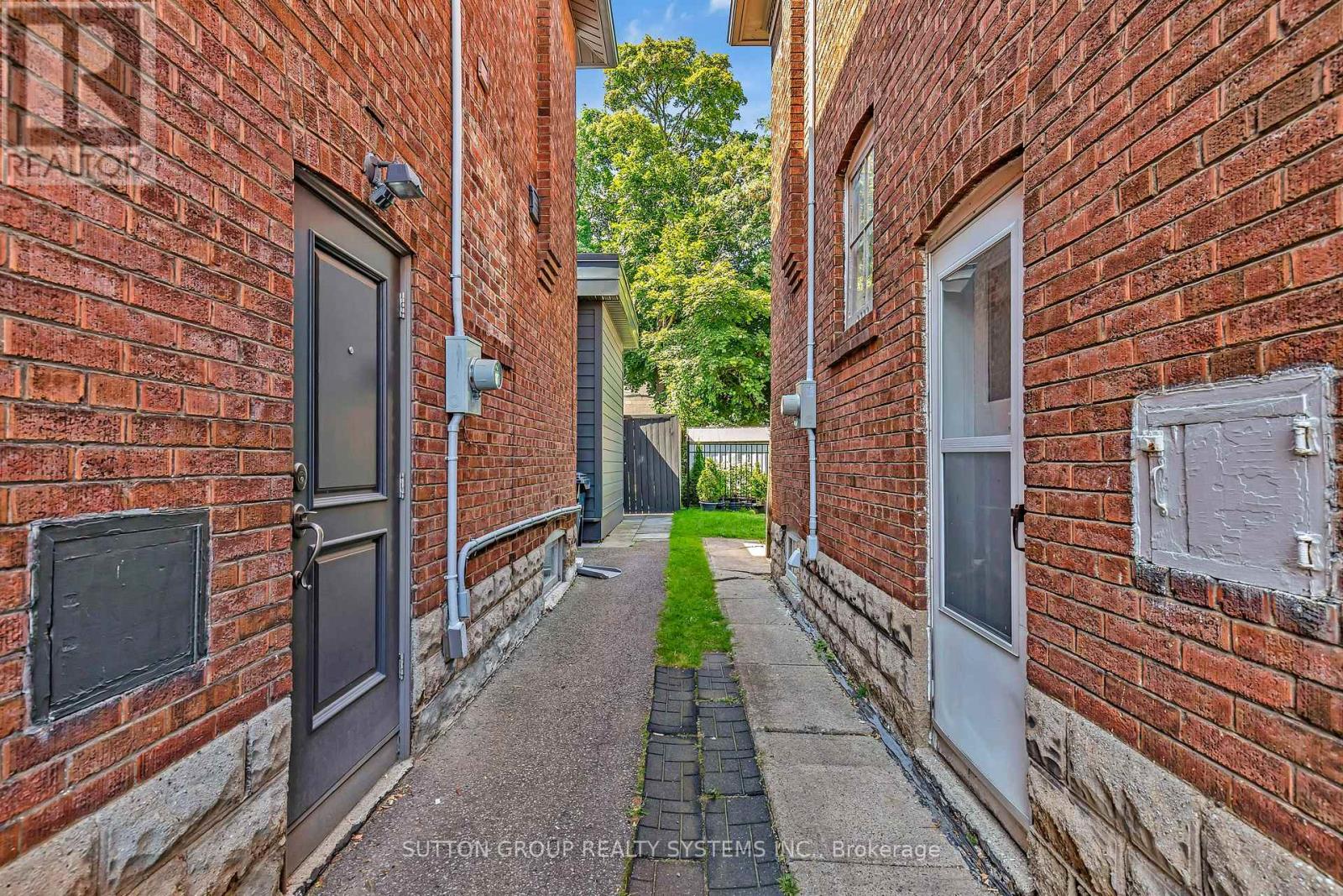 36 Hadley Road, Toronto, Ontario  M4S 2N9 - Photo 2 - C12627630