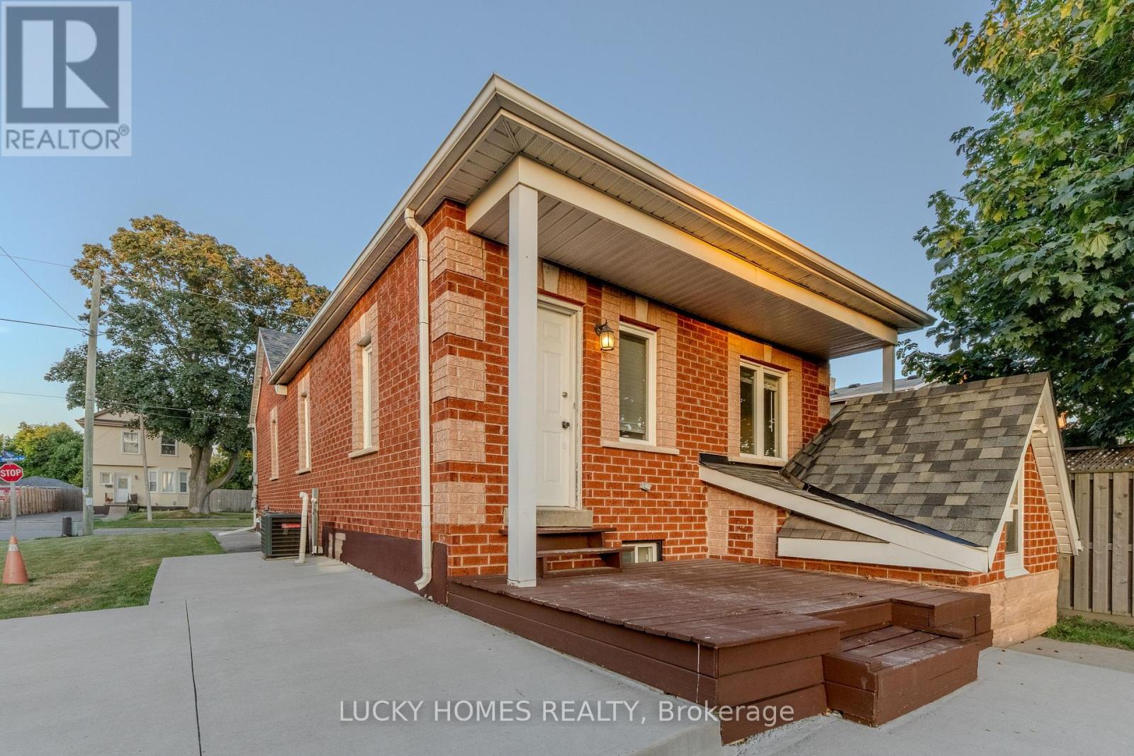 MAIN FLOOR - 270 VERDUN ROAD W, Oshawa, Ontario